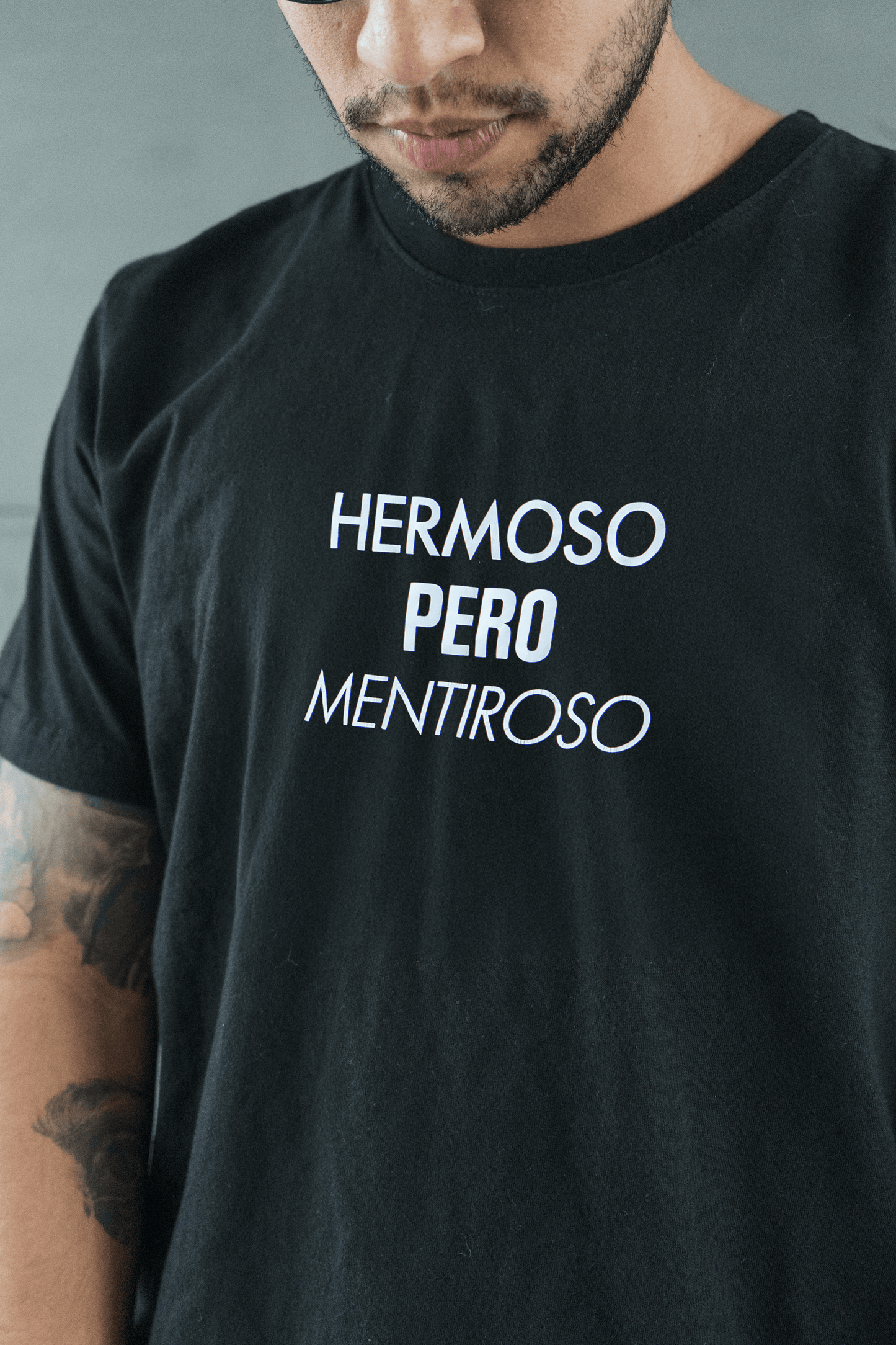 HERMOSO, PERO MENTIROSO